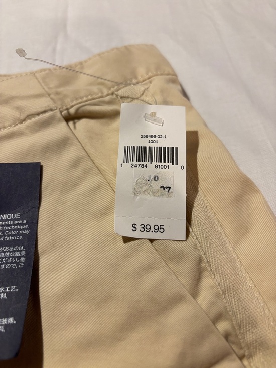 GAP Pants - GAP Women's Cargo Shorts in Beige
